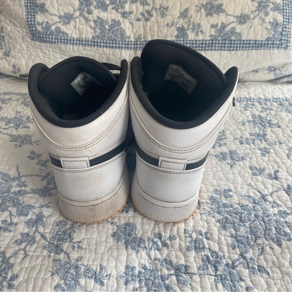 Nike Air Jordan 1 Mid Arctic Orange Sneakers Youth Size 6 - Picture 4 of 10